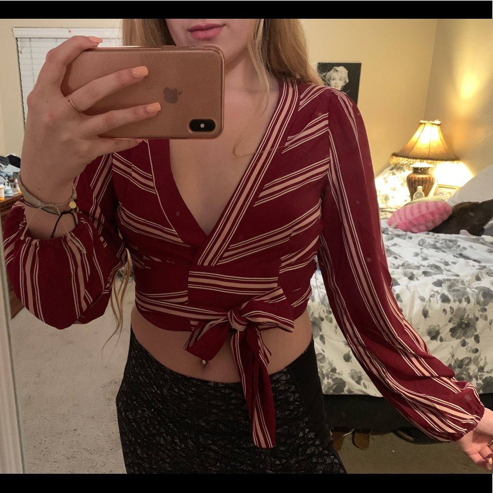 Maroon tie up cropped top!